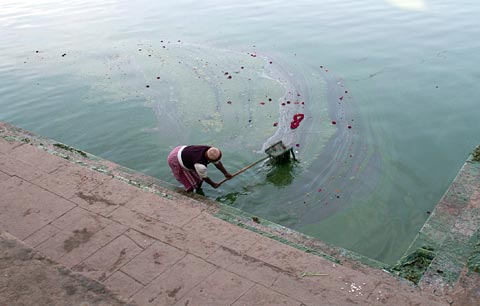 Cleaning Radha-kunda