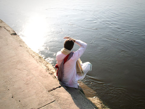 A pilgrim at Yamuna's bank near Kesi-ghata