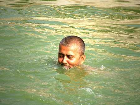 A submerging sadhu